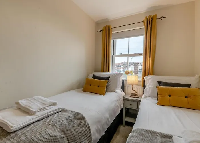 2 Bed In Oc-h30771 *